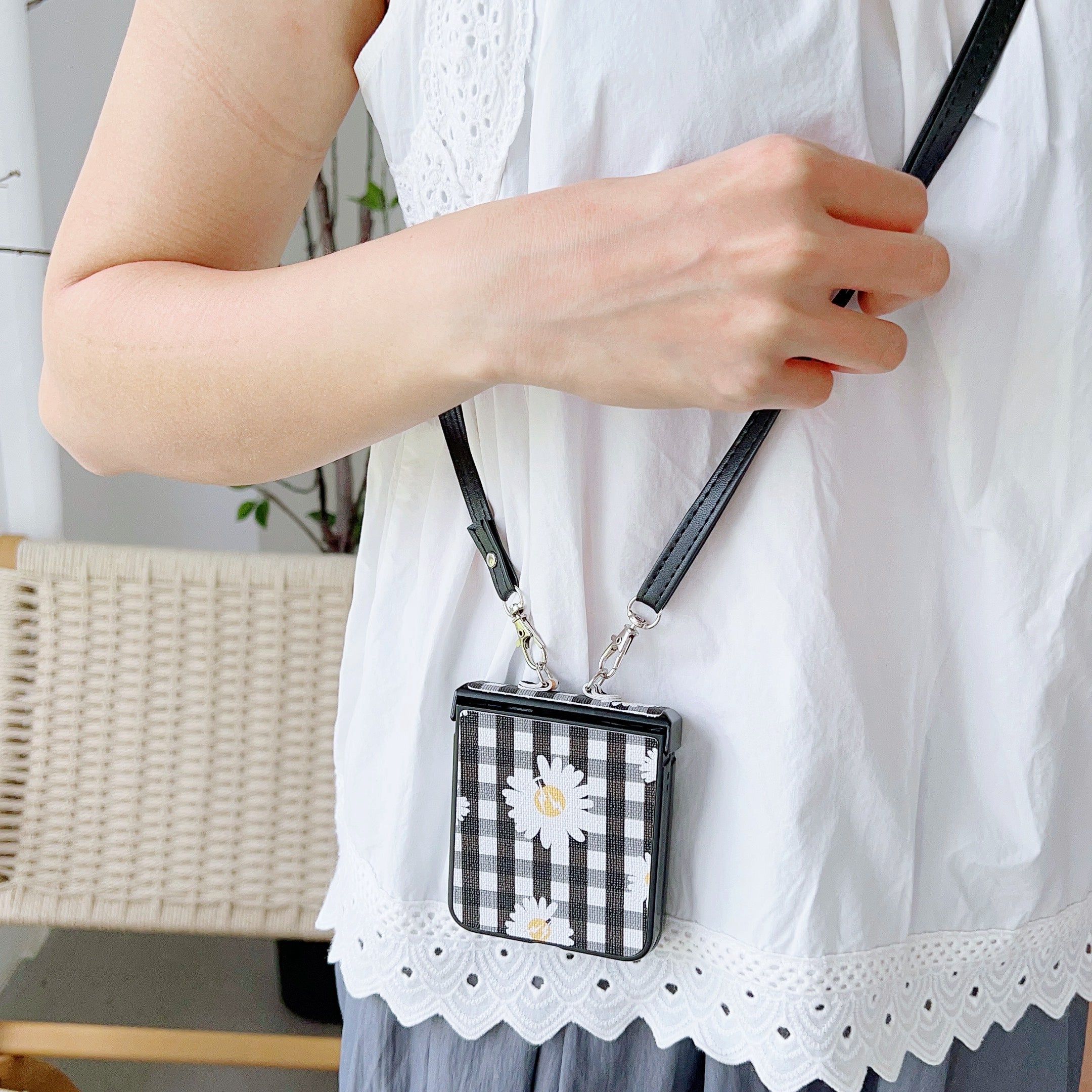 For Samsung Galaxy Z Flip6 5G Flower and Grids Pattern PU Leather Coated PC Phone Cover with Crossbody Strap - Black+White For Samsung Galaxy Z Flip6 5G Flower and Grids Pattern PU Leather Coated PC Phone Cover with Crossbody Strap - Black+White